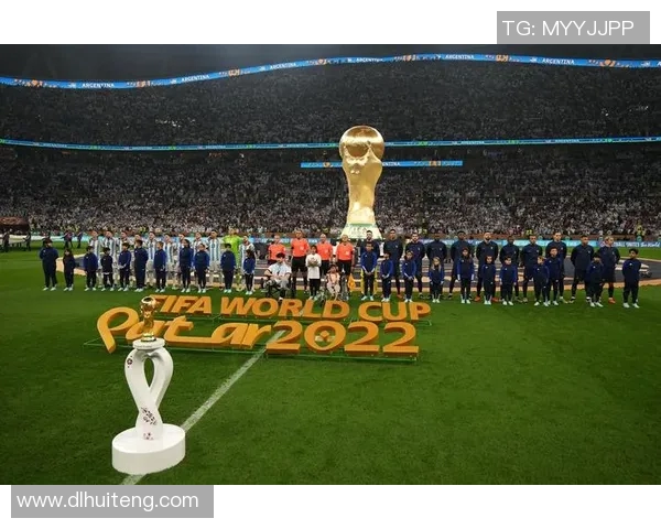 足球明星捧杯瞬间精彩回顾与珍贵图片合集展现荣耀与激情