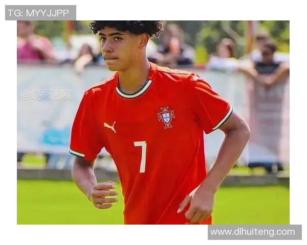 迷你罗心目中的足球偶像是谁揭秘他对明星球员的喜爱与崇拜